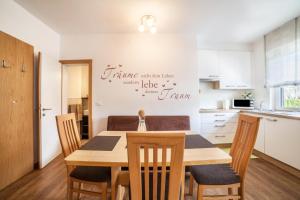Schnitzer Ferienwohnung Holunder