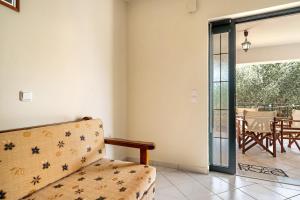 Daratos apartment 6
