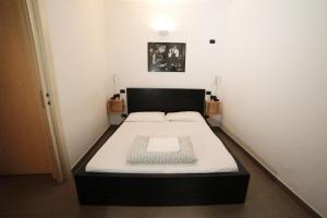 Standard Single Room with Shared Bathroom room in Abbey Hostel