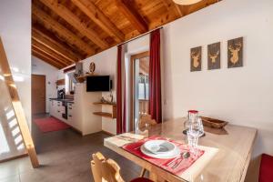 Ferienhaus Larch Soge Apt Karin