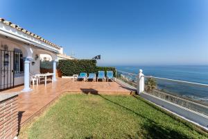 1 House in front of the sea