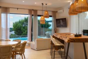 Luxurious Villa on the Sea