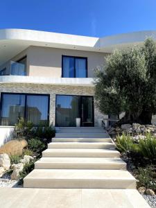 Luxurious Villa on the Sea