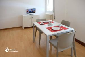 Shopping Center Apartments M05