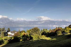 Monoroom With Garden And Lake View