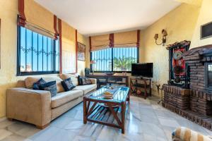 Cosy house jacuzzi wifi pool view