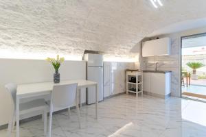 La Porta Sul Mare- Timone