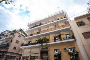 D Lara, Athens Ampolokipi Appt