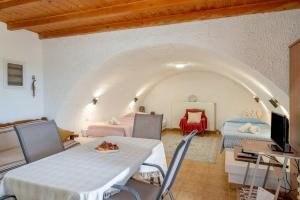 Traditional House in Velies