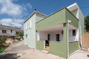 Traditional House in Velies