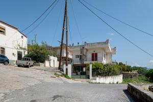 Traditional House in Velies