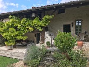 Beautiful family home with pool - 14 people
