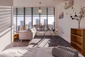 Penthouse Split Level 5 min walk to City Centre