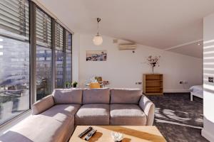 Penthouse Split Level 5 min walk to City Centre