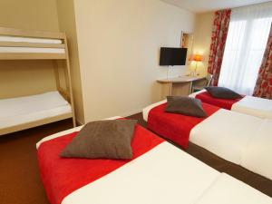 Hotels Campanile Val de France : Chambre Standard avec 3 Lits Simples et 2 Lits Superposés (1-5 Adultes)