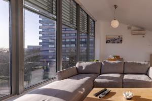 Penthouse Split Level 5 min walk to City Centre