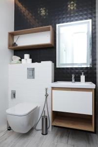 City view studio with terrace access