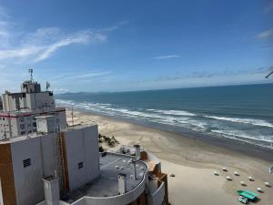 Apartamento Pé na Areia com Churrasqueira Carvão Wi Fi Grátis