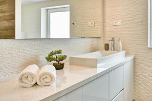 Oscar apartments with shared pool