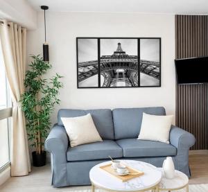 Eiffel Tower view studio with lift & balcony