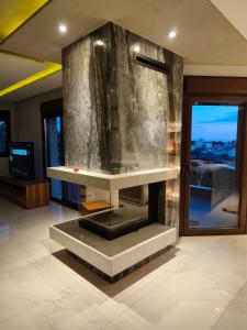 Moumis Luxury Apartment