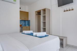 08 Double room Perivolos beach