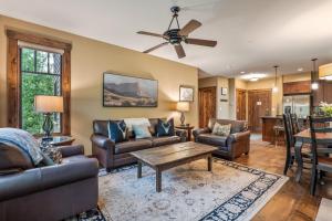Breck Summer Escape - 2BR & 2BA with Pool, Hot Tubs & Walk to Downtown