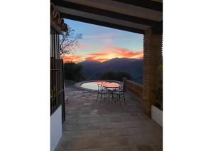 Sunny hillside casita in Guaro