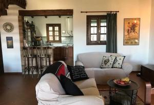 Sunny hillside casita in Guaro