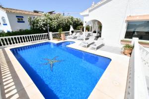Villa with separate apartment