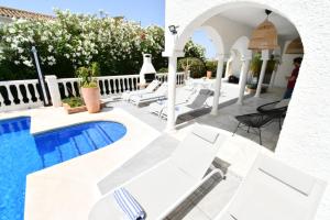 Villa with separate apartment