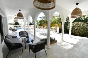 Villa with separate apartment