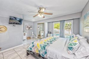 Amazing house 4 miles to the strip