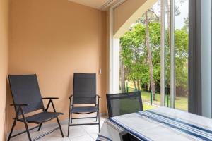 Résidence moderne avec piscine