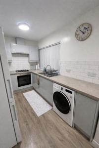 Spacious & Modern 2BR Flat in Bury Town Centre