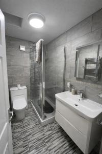 Spacious & Modern 2BR Flat in Bury Town Centre