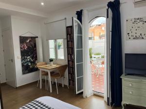 Estudio luminoso cerca de la playa