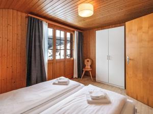 Holiday Home Chalet Reinhysi by Interhome