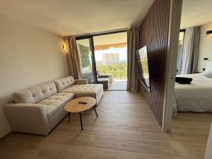 Moderno apartamento con terraza, piscina y vistas al mar by Turihome