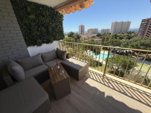 Moderno apartamento con terraza, piscina y vistas al mar by Turihome