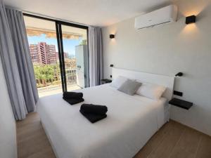 Moderno apartamento con terraza, piscina y vistas al mar by Turihome