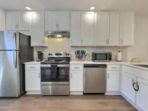 Eclectic Retreat in Heart of Downtown