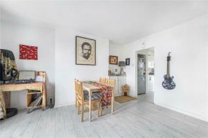 Stylish 3 Bed Flat w Balcony in Tottenham