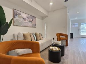 Bright and Beautiful Retreat in Heart of Downtown