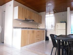 Apto con piscina en el centro de melgar - Condominio