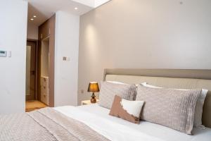 Terravance Stays Stylish 2BR Apartment in Masaki