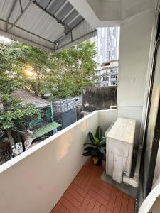 Boutique High Ceiling Apartment 5 min Walk BTS