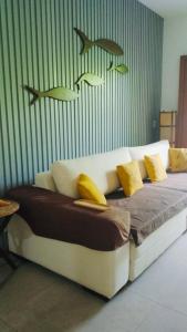 Na Vila da Praia do Forte- BA, 2 quartos, piscina, 2 garagens