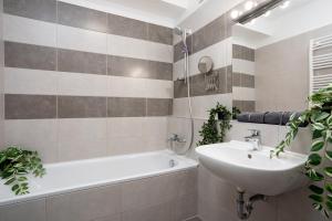 Atrium Residences with FREE PRIVATE PARKING