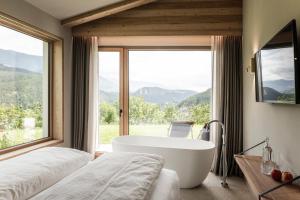 Oberplunerhof Luxury Chalet Skyline